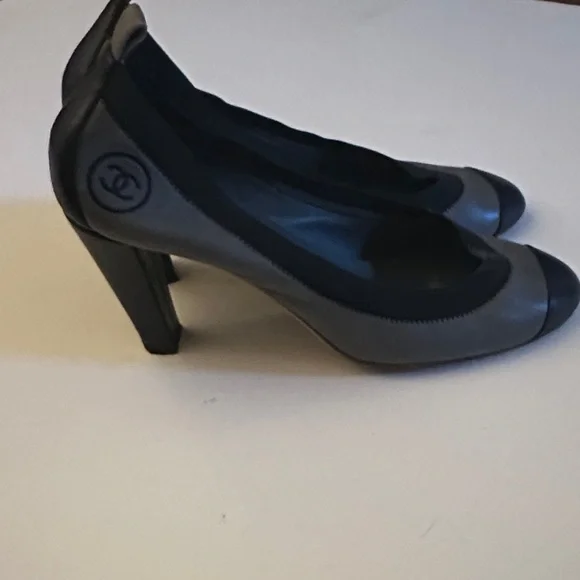 CHANEL Two-Tone Black and Gray Heels size 41 - Picture 4 of 10